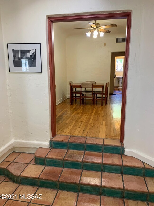 Entry / Dining