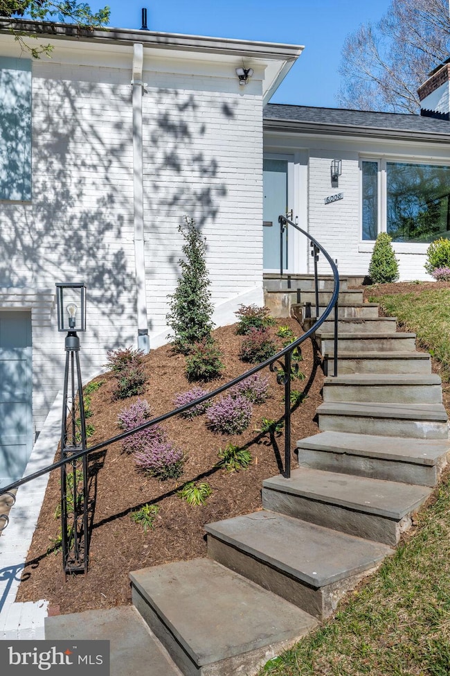 6008 Benalder Dr, Bethesda, MD 20816 - photo 2