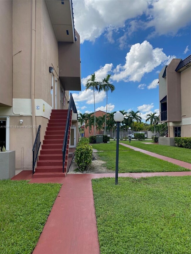 3901 SW 109th Ave unit 9, Miami, FL 33165 - photo 2