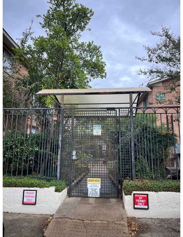 Welcome to La Milena, a quiet and gated building c