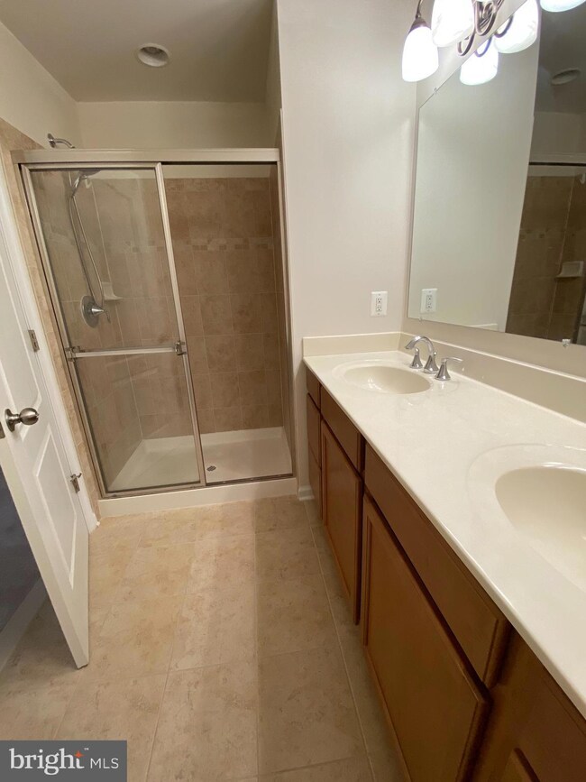 3079 Chinkapin Oak Ln unit 351, Woodbridge, VA 22191 - photo 7