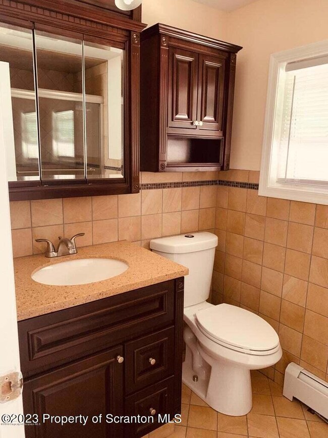 604 Oak St, Old Forge, PA 18518 - photo 7