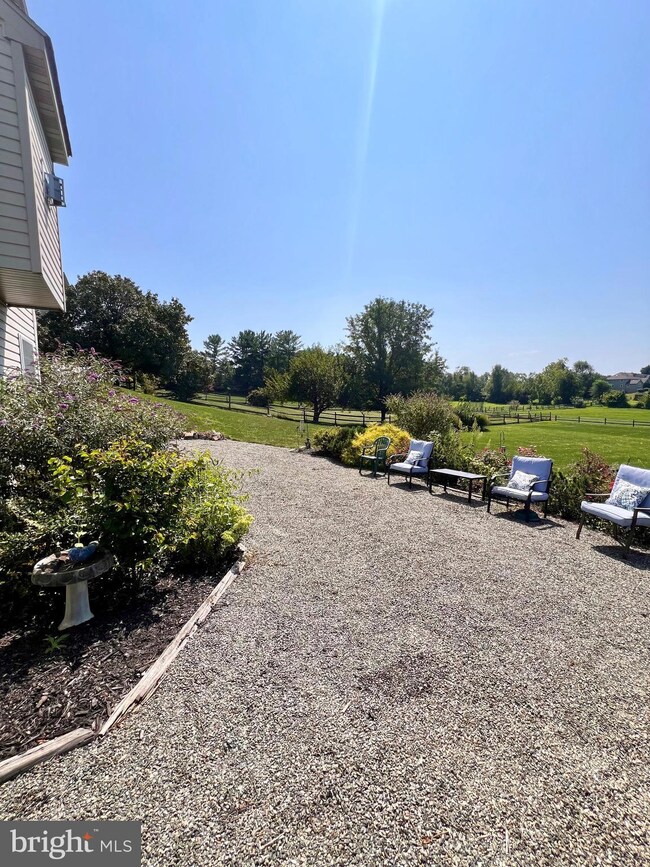 704 Farmingdale Dr, Douglassville, PA 19518 - photo 4