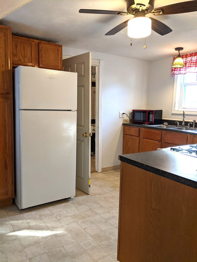 25 Beacon St unit 2nd Floor, Concord, NH 03301 - photo 5