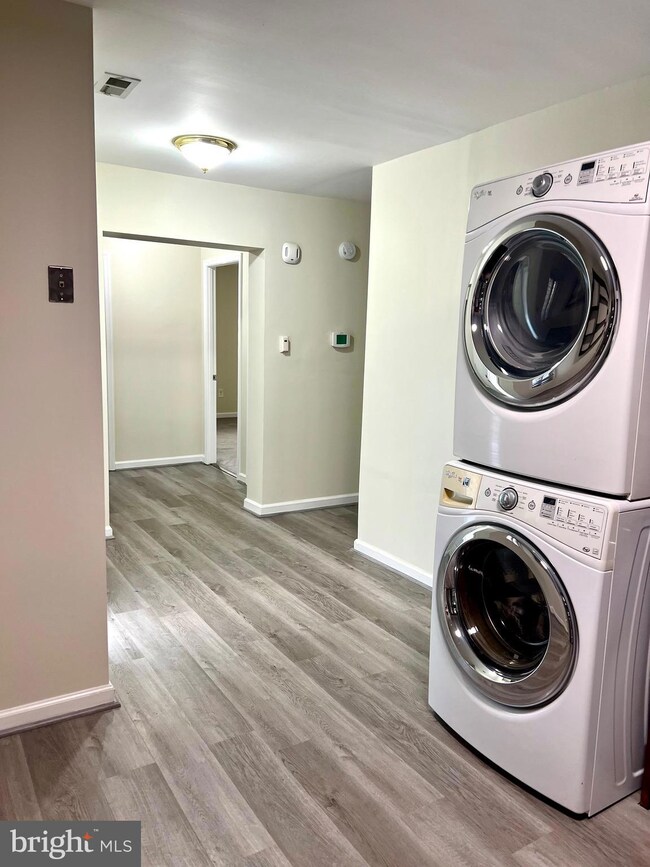 11490 Laurelwalk Dr, Laurel, MD 20708 - photo 3