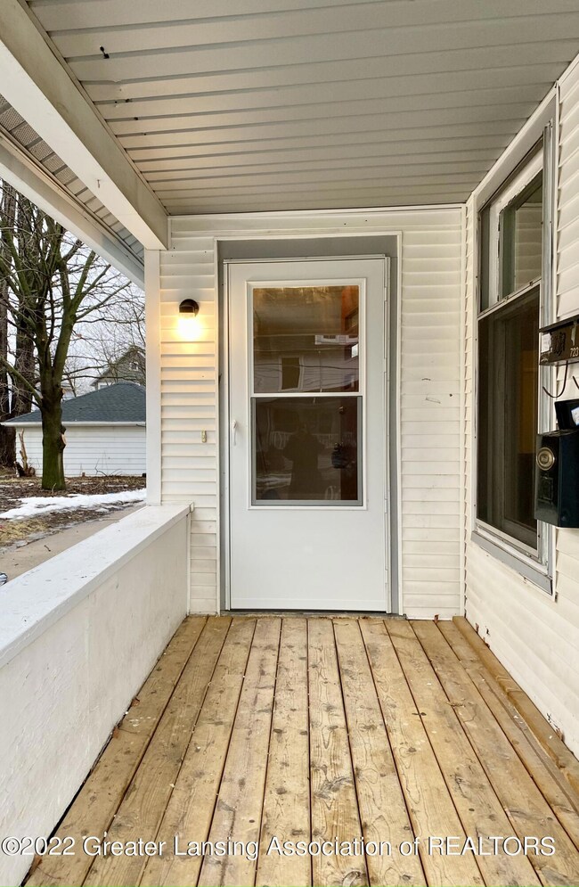 723 N Sycamore St, Lansing, MI 48906 - photo 3