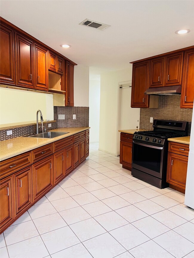 10903 Cedar Bridge, Houston, TX 77075 - photo 7