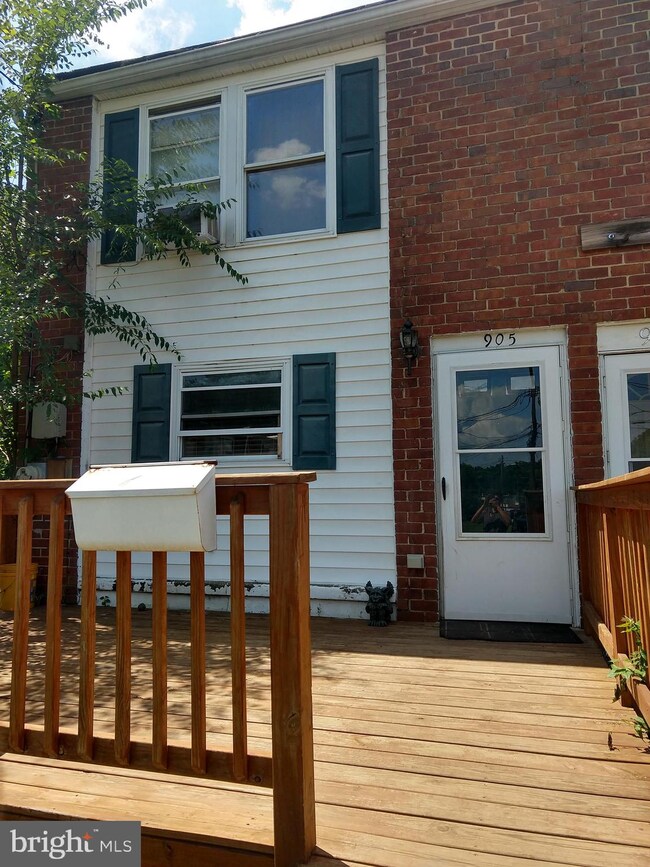 905 Imperial Ct, Halethorpe, MD 21227 - photo 3