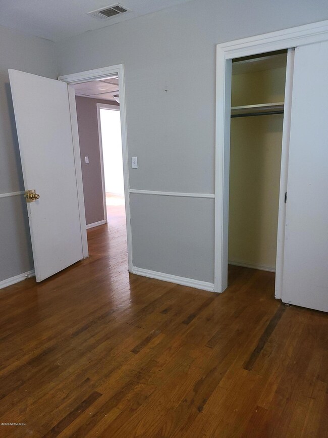 5841 Cherry Laurel Dr, Jacksonville, FL 32210 - photo 7