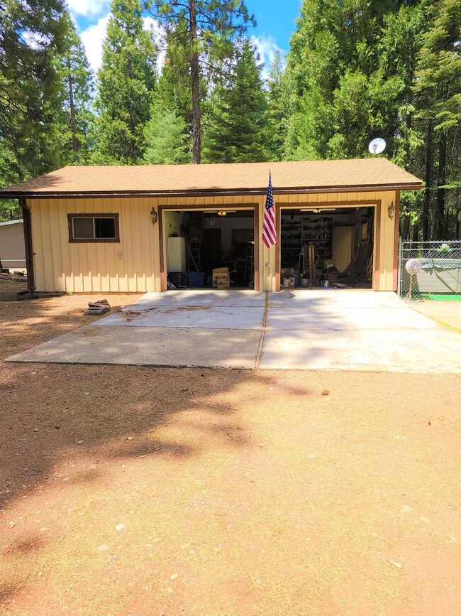 2 Car Garage w/workshop