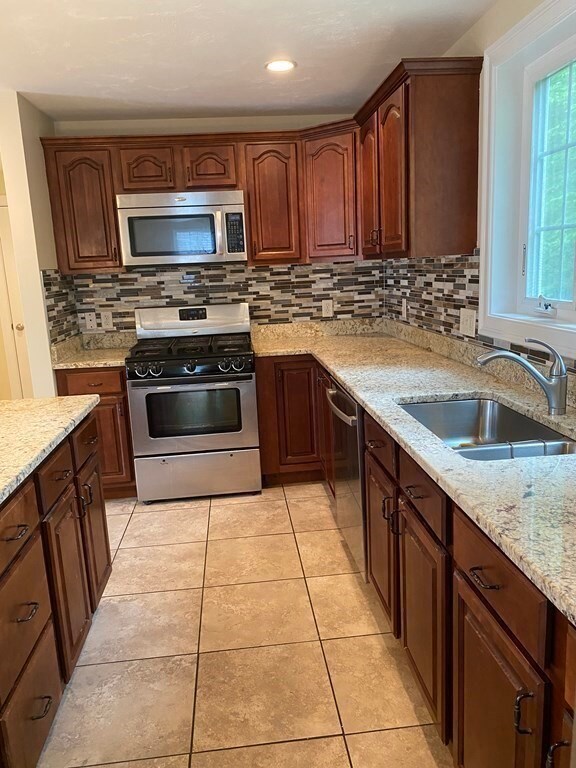 44 Vista Cir, Holden, MA 01520 - photo 4