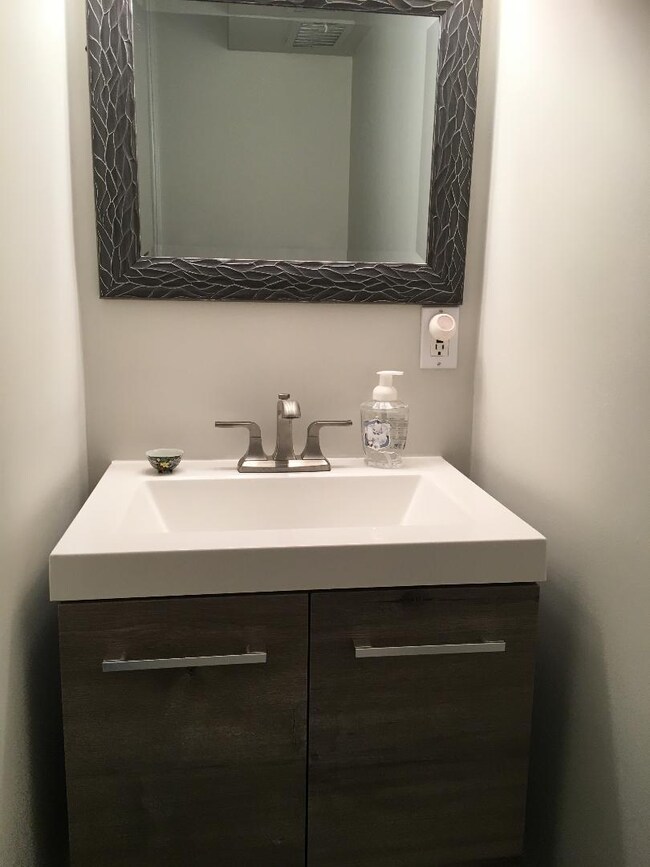 1181 Gunderson Ave, Oak Park, IL 60304 - photo 4