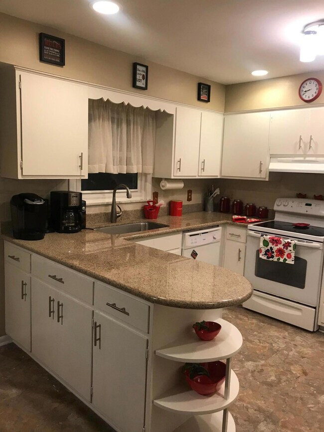 5713 Loganwood Rd, Columbus, OH 43229 - photo 6