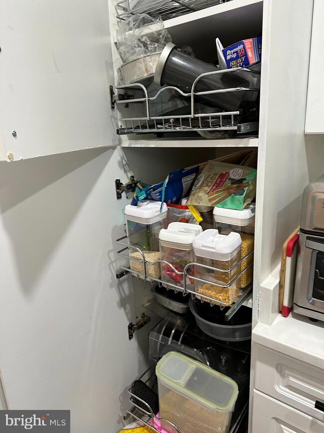 12925 Centre Park Cir unit 407, Herndon, VA 20171 - photo 6