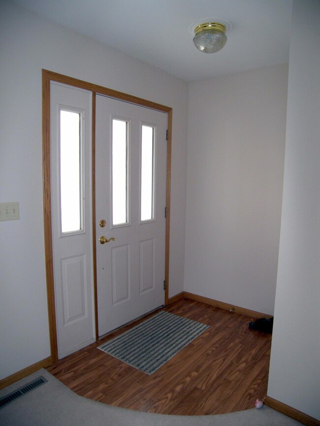 Entry 320 3rd St Circle.JPG