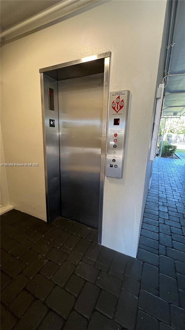 Crystal Lake 941 unit 208, Pompano Beach, FL 33064 - photo 3