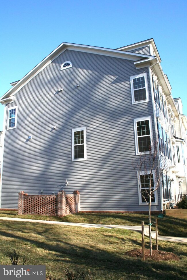 11926 Weybridge Ln, Germantown, MD 20876 - photo 3