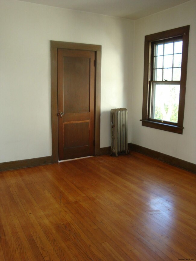 1023 Park Ave, Schenectady, NY 12308 - photo 7