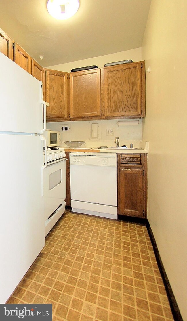 Jefferson House unit 803, Washington, DC 20037 - photo 5