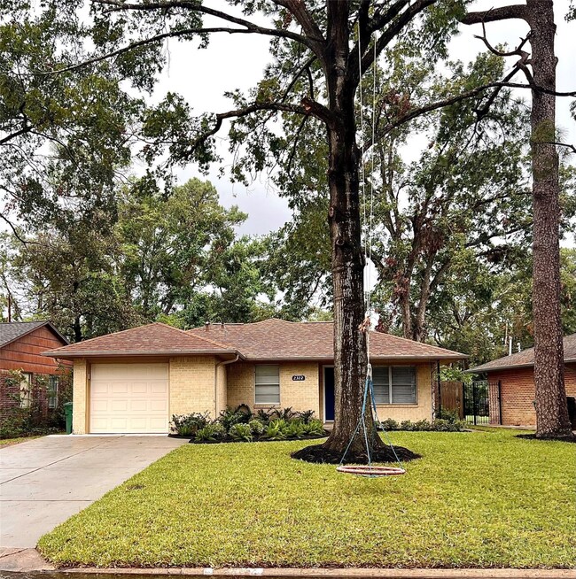 2322 Poinciana Dr, Houston, TX 77018 - photo 2