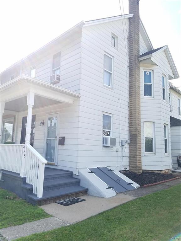 425 Pen Argyl St, Pen Argyl, PA 18072 - photo 2