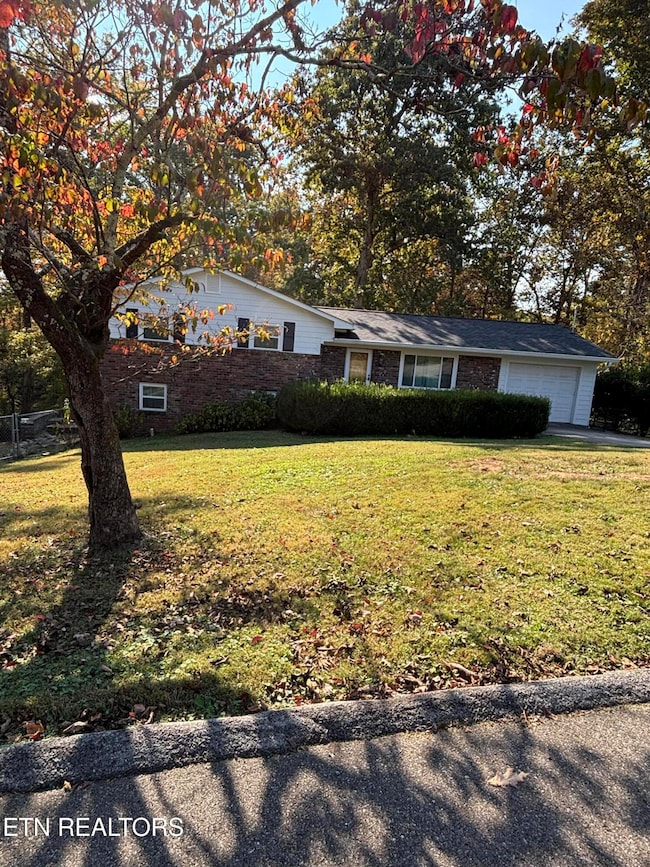 1728 Lavendale Cir, Knoxville, TN 37920 - photo 2