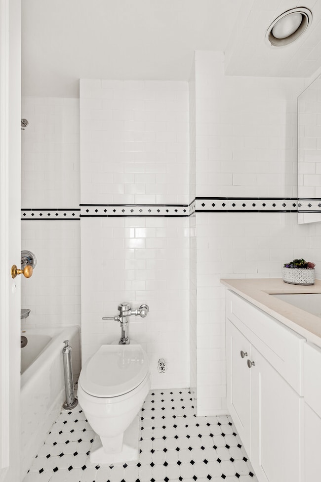 Goodhue House unit 14K, New York, NY 10016 - photo 6