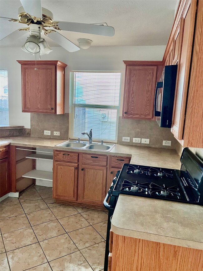 10834 Cane Grove Ln, Houston, TX 77075 - photo 6