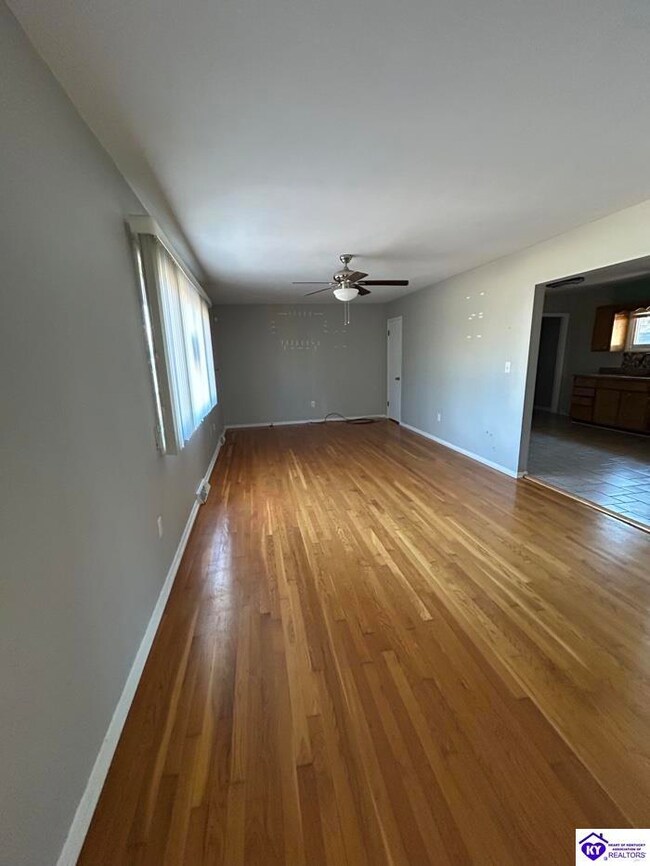 948 Hill St, Radcliff, KY 40160 - photo 2