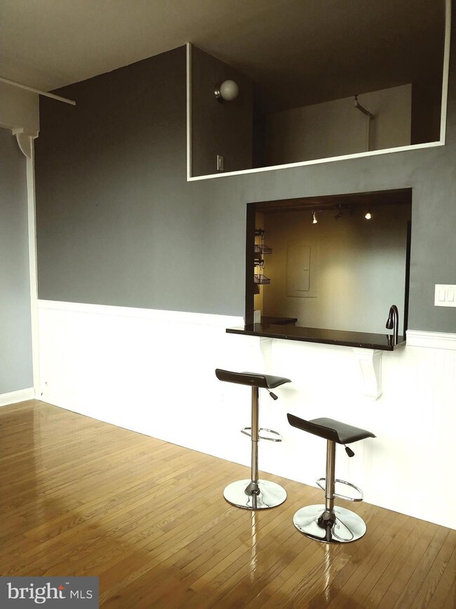 TenTen Race unit 8M, Philadelphia, PA 19107 - photo 6