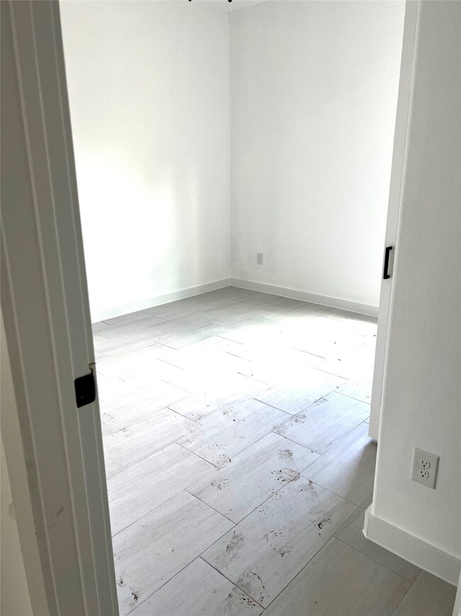 8110 Schneider St, Houston, TX 77093 - photo 5