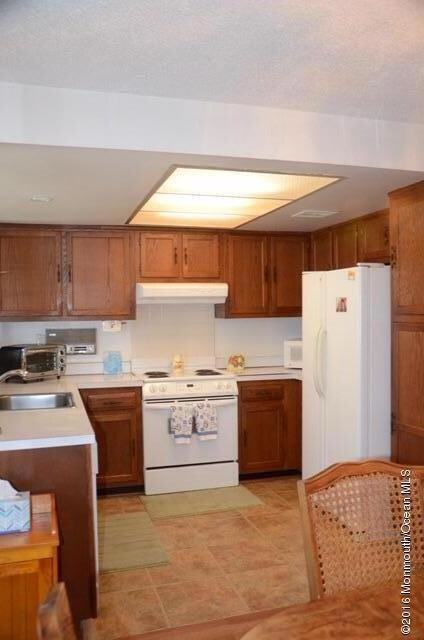 106B Hemlock Plaza, Monroe Township, NJ 08831 - photo 6