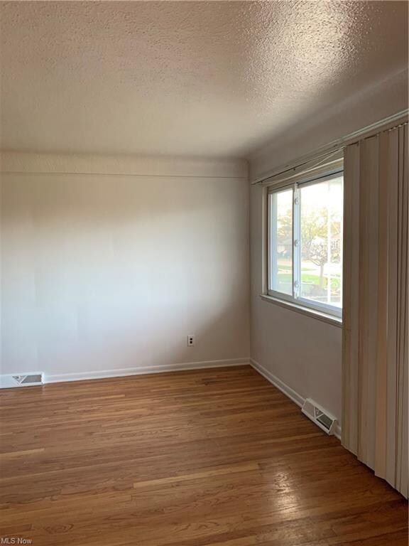 30210 Twin Lakes Dr, Wickliffe, OH 44092 - photo 7