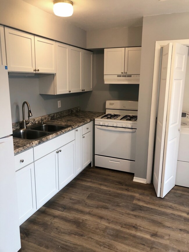 28 S Prairie St unit 28, Batavia, IL 60510 - photo 2