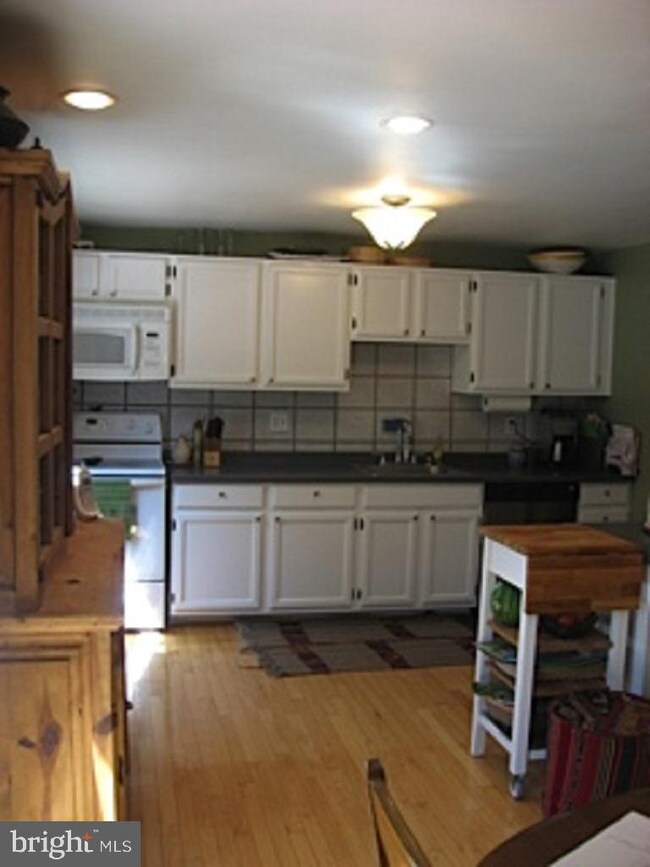 12607 Pinecrest Rd, Herndon, VA 20171 - photo 2