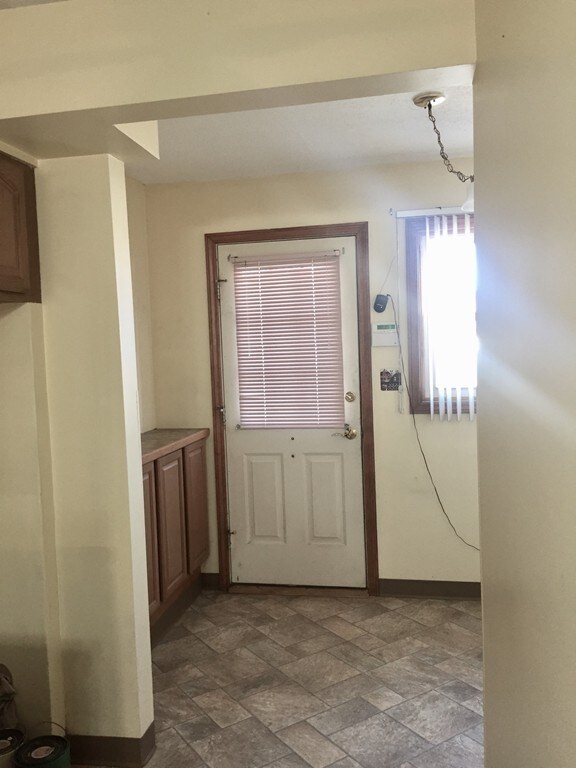 1171 James St, Chicopee, MA 01022 - photo 4