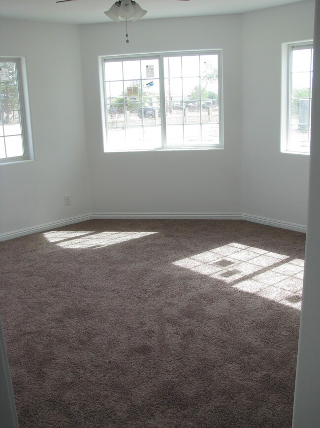 6208 Holiday Ave, Rosamond, CA 93560 - photo 5