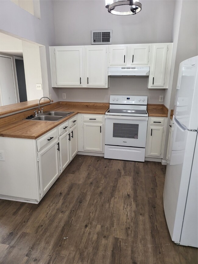 24023 Running Iron Dr, Hockley, TX 77447 - photo 3