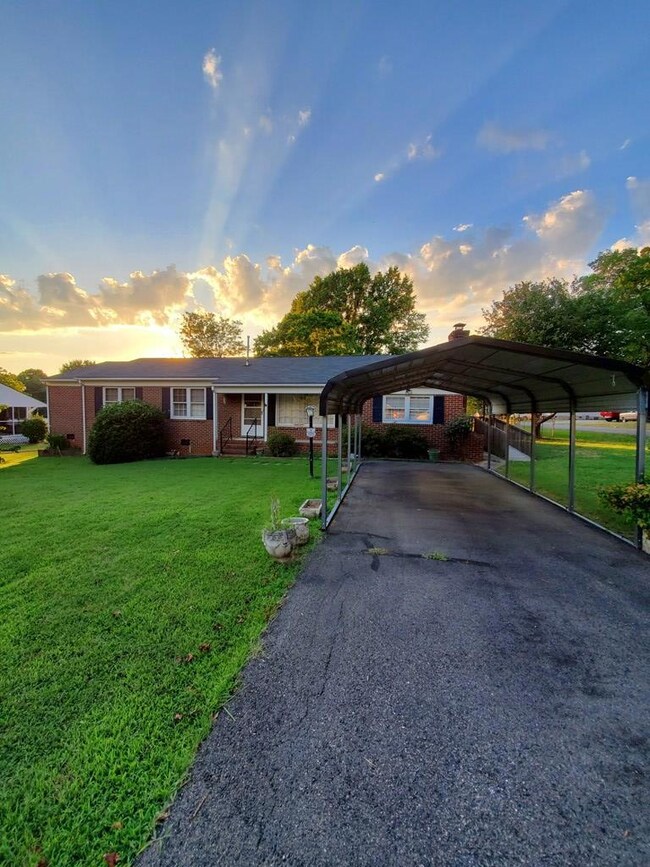 1630 1st St, Victoria, VA 23974 - photo 2