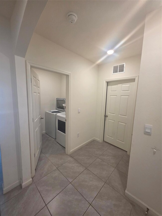 282 SW Fairchild Ave, Port Saint Lucie, FL 34984 - photo 6