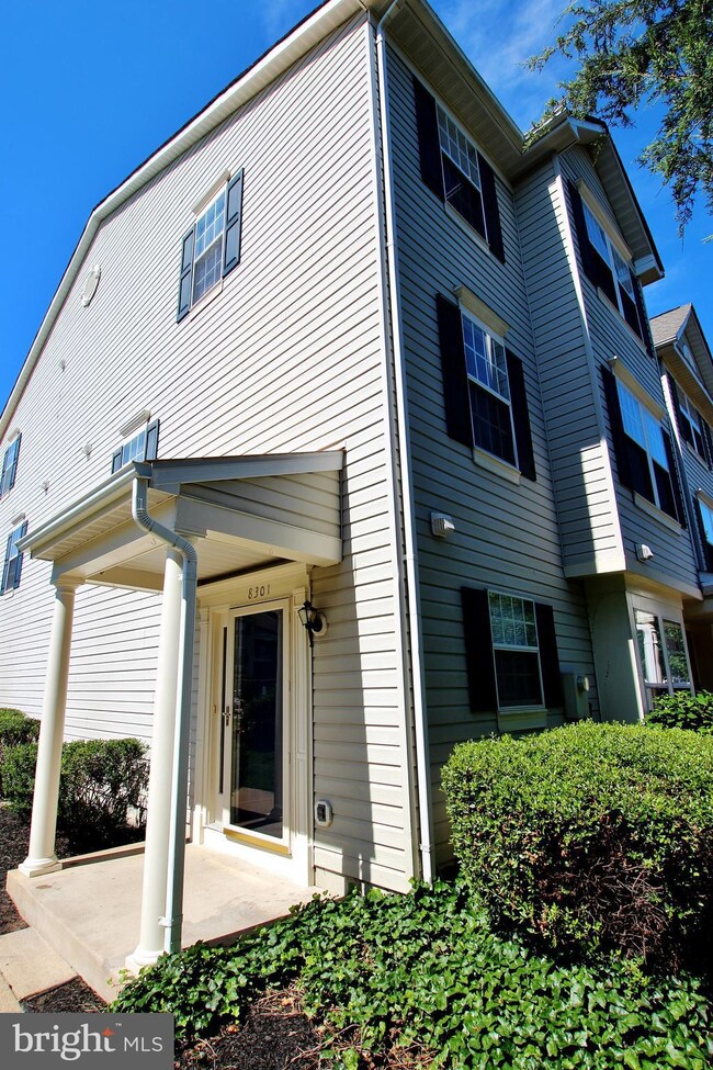 8301 Green Heron Way unit 8, Lorton, VA 22079 - photo 2