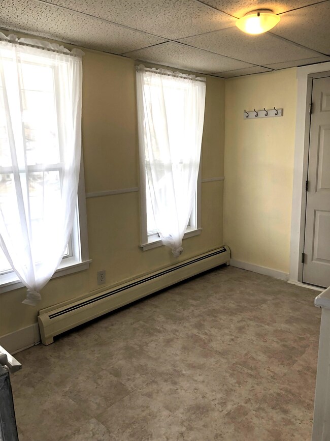 79 Union St unit 1, Littleton, NH 03561 - photo 4