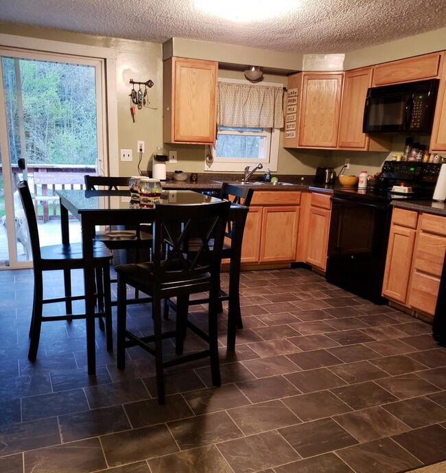 7 Kitchen (Copy)