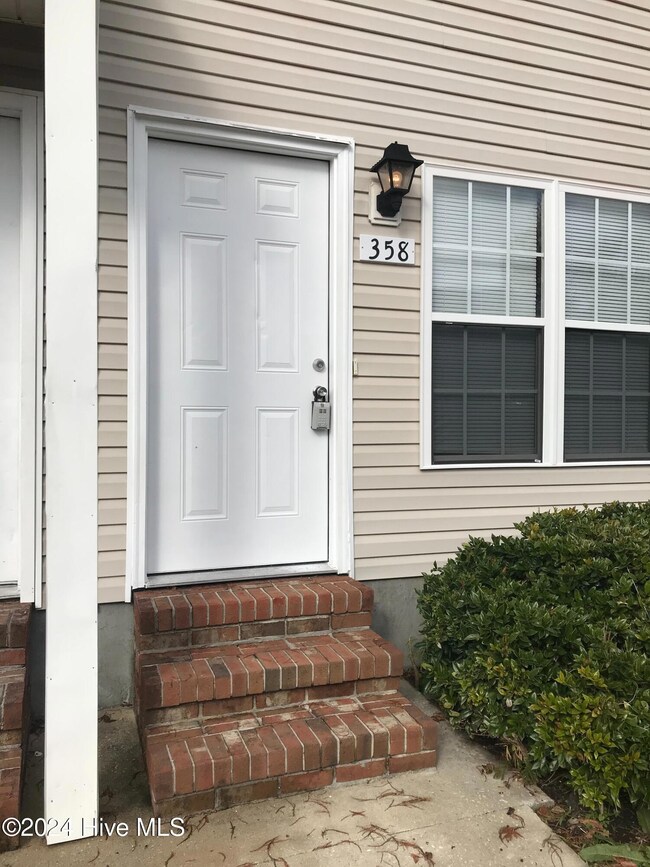 358 Bracken Place, Jacksonville, NC 28540 - photo 4