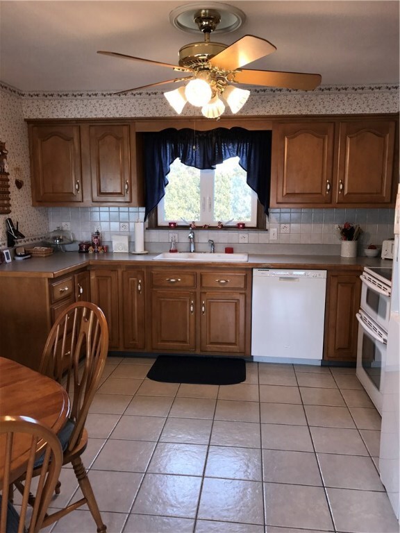 21 Oakhurst Dr, Greenville, RI 02828 - photo 6