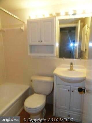 1906 Wilson Ln unit 102, McLean, VA 22102 - photo 3