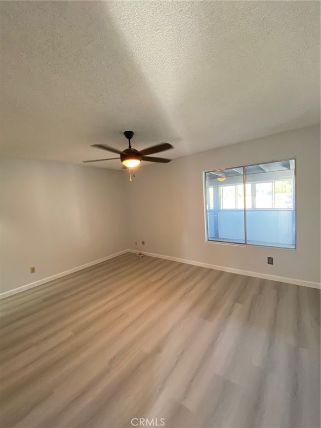 19724 Avenue of The Oaks, Newhall, CA 91321 - photo 4