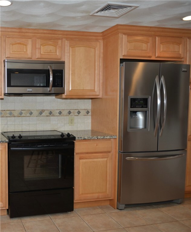 128 Friendly Rd, Cranston, RI 02910 - photo 5