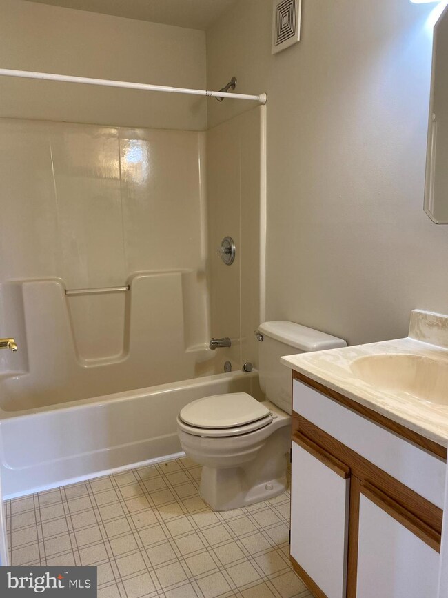 112 Timberlake Terrace unit 8, Stephens City, VA 22655 - photo 6