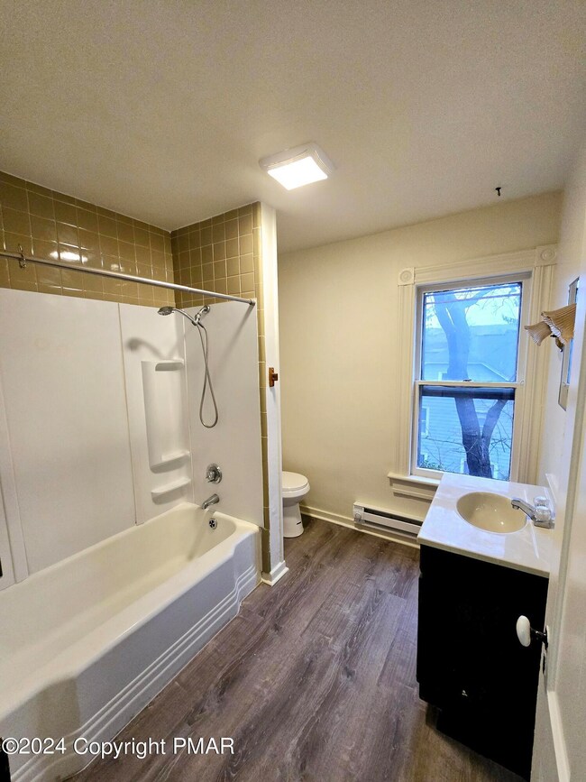 557 Thomas St, Stroudsburg, PA 18360 - photo 6